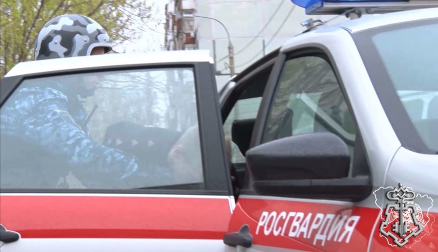 Волгоградские росгвардейцы задержали подозреваемого в грабеже