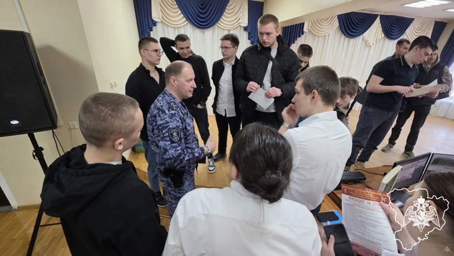 Росгвардейцы встретились со студентами учебных заведений Волгограда
