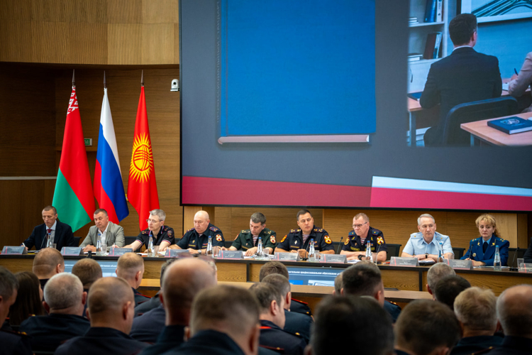 Руководитель управления вневедомственной охраны Росгвардии по Волгоградской области принял участие во Всероссийском совещании-семинаре в Нижнем Новгороде