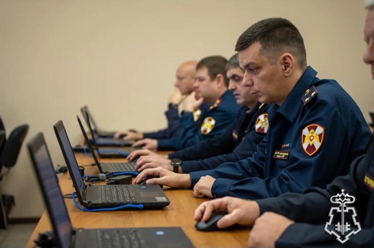 В ПОДМОСКОВЬЕ ЗАВЕРШИЛИСЬ КУРСЫ ПОВЫШЕНИЯ КВАЛИФИКАЦИИ РУКОВОДИТЕЛЕЙ ПОДРАЗДЕЛЕНИЙ ВНЕВЕДОМСТВЕННОЙ ОХРАНЫ РОСГВАРДИИ